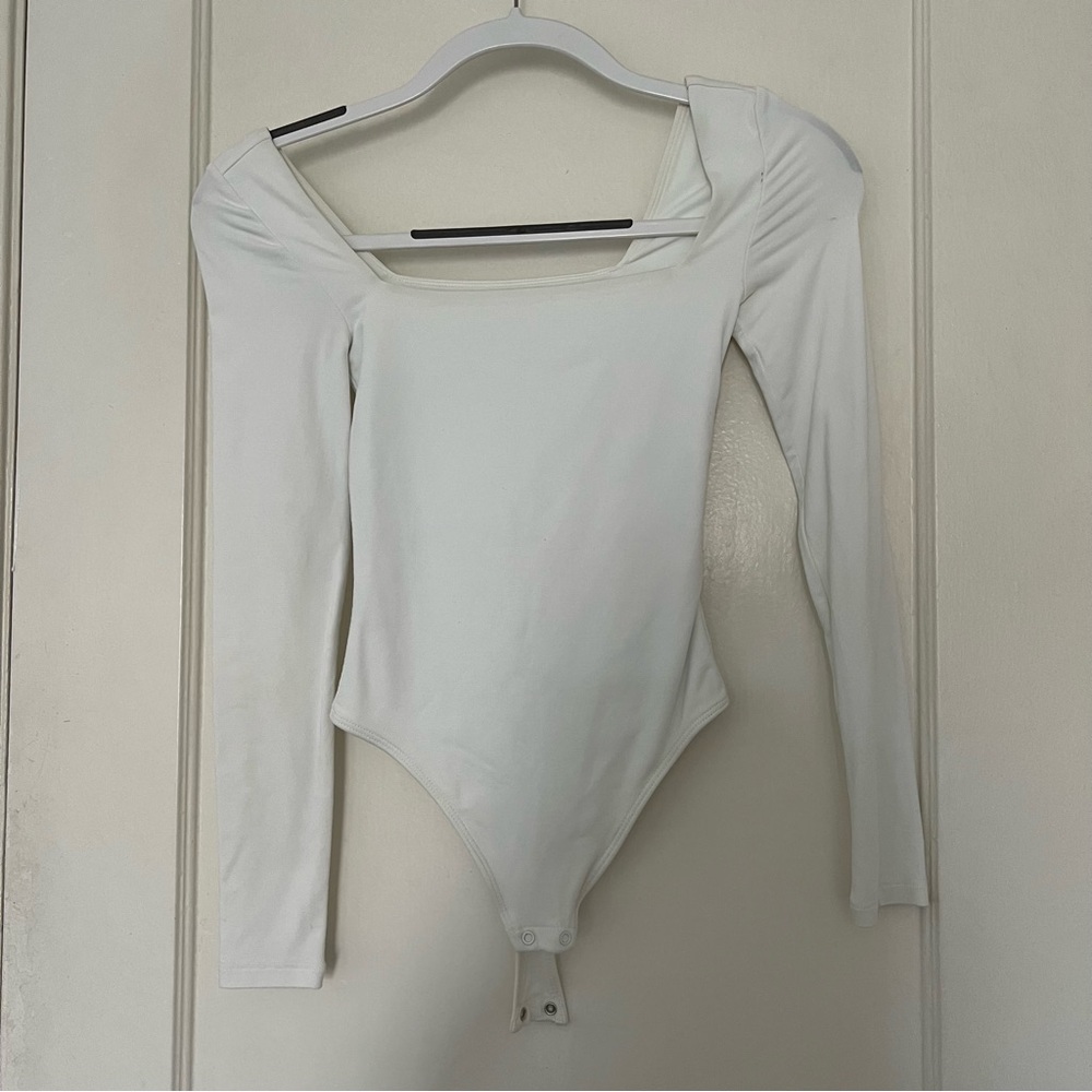 Aritzia BABATON Contour Square Neck Long Sleeve Bodysuit - Picture 2 of 3